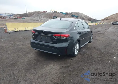 2020 Toyota Corolla Xle z USA, uszkodzony, nr VIN 5YFFPRAE3LP105288